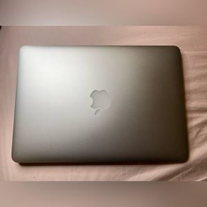 MACBOOK PRO Silver Laptop (Retina, 13-inch, Early 2015) | + Charging Cables